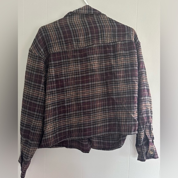 American Eagle Plaid Cropped Button Down Flannel Top - Picture 4 of 4